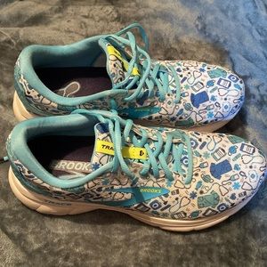 Brooks Trace 2 running shoes - Stethoscope & Scrubs design